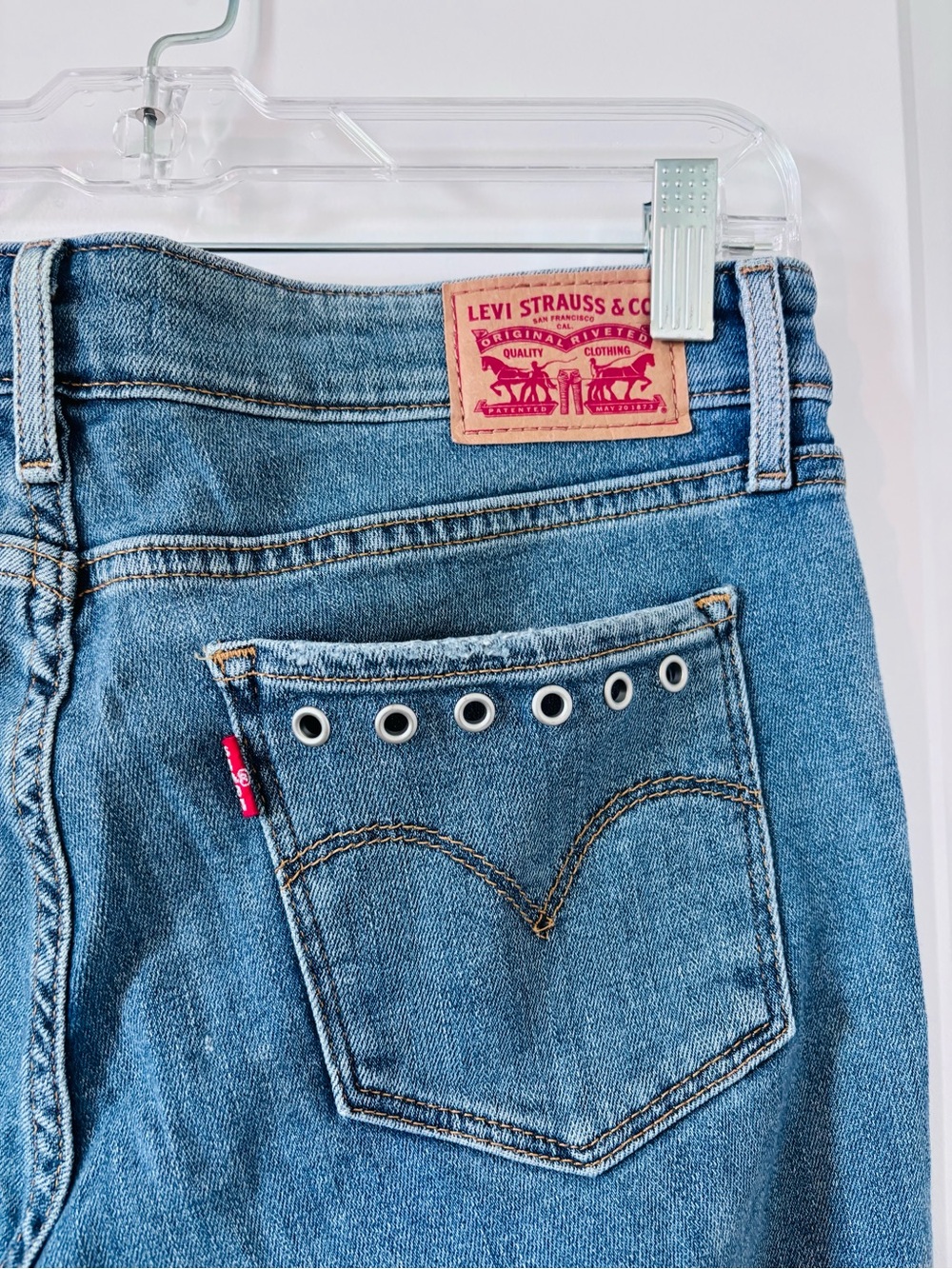 Levi's Blue Denim Ankle Jeans with Grommet-Trim Pocket